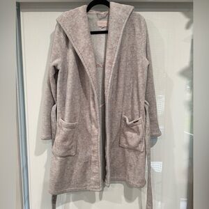 DANSKIN Women "Stay in Bed" Embossed Plush Hooded Robe Size S/M